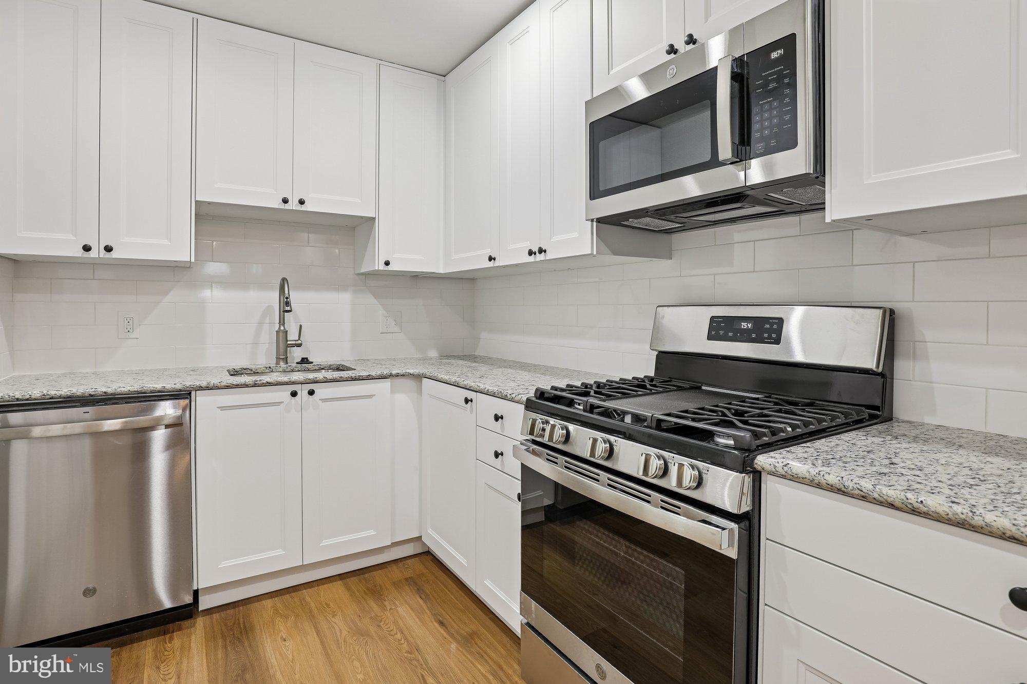 13208 Haddock Road Woodbridge, VA 22193 - Photo 2 of 19 Kitchen