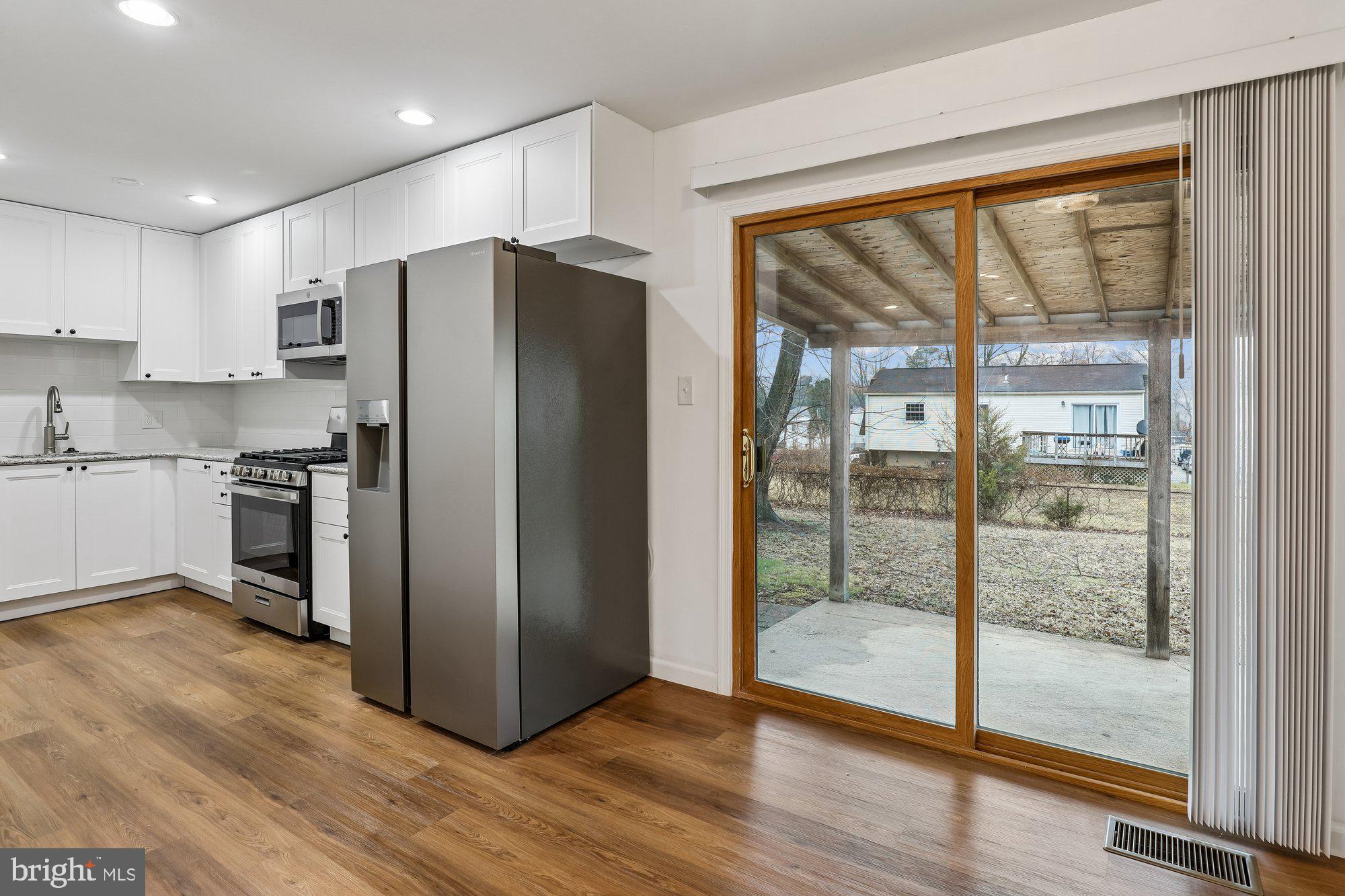 13208 Haddock Road Woodbridge, VA 22193 - Photo 4 of 19 Dining Area