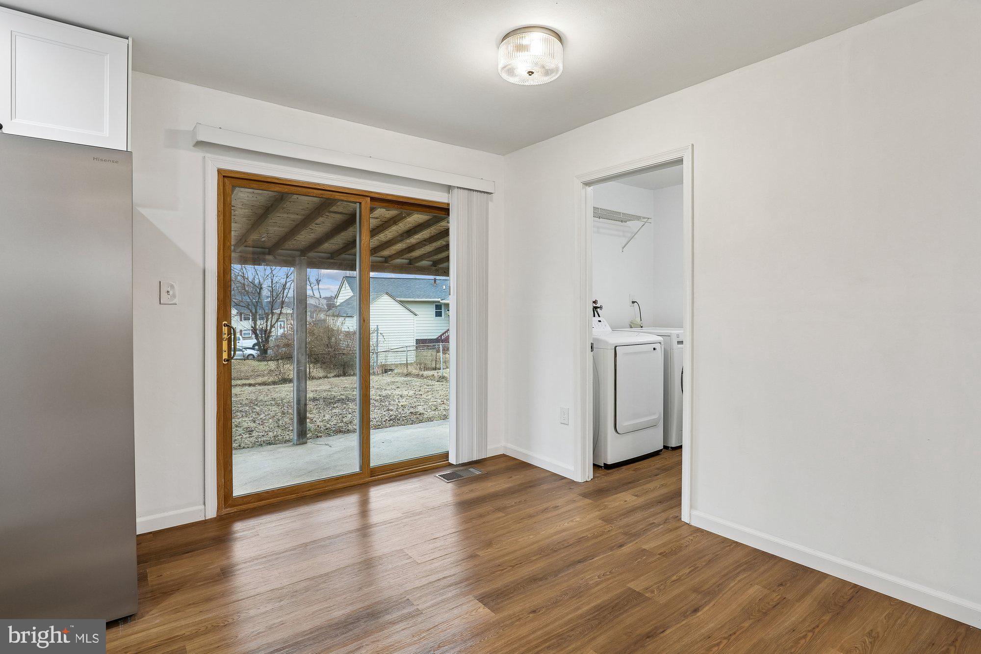 13208 Haddock Road Woodbridge, VA 22193 - Photo 5 of 19 Dining Area