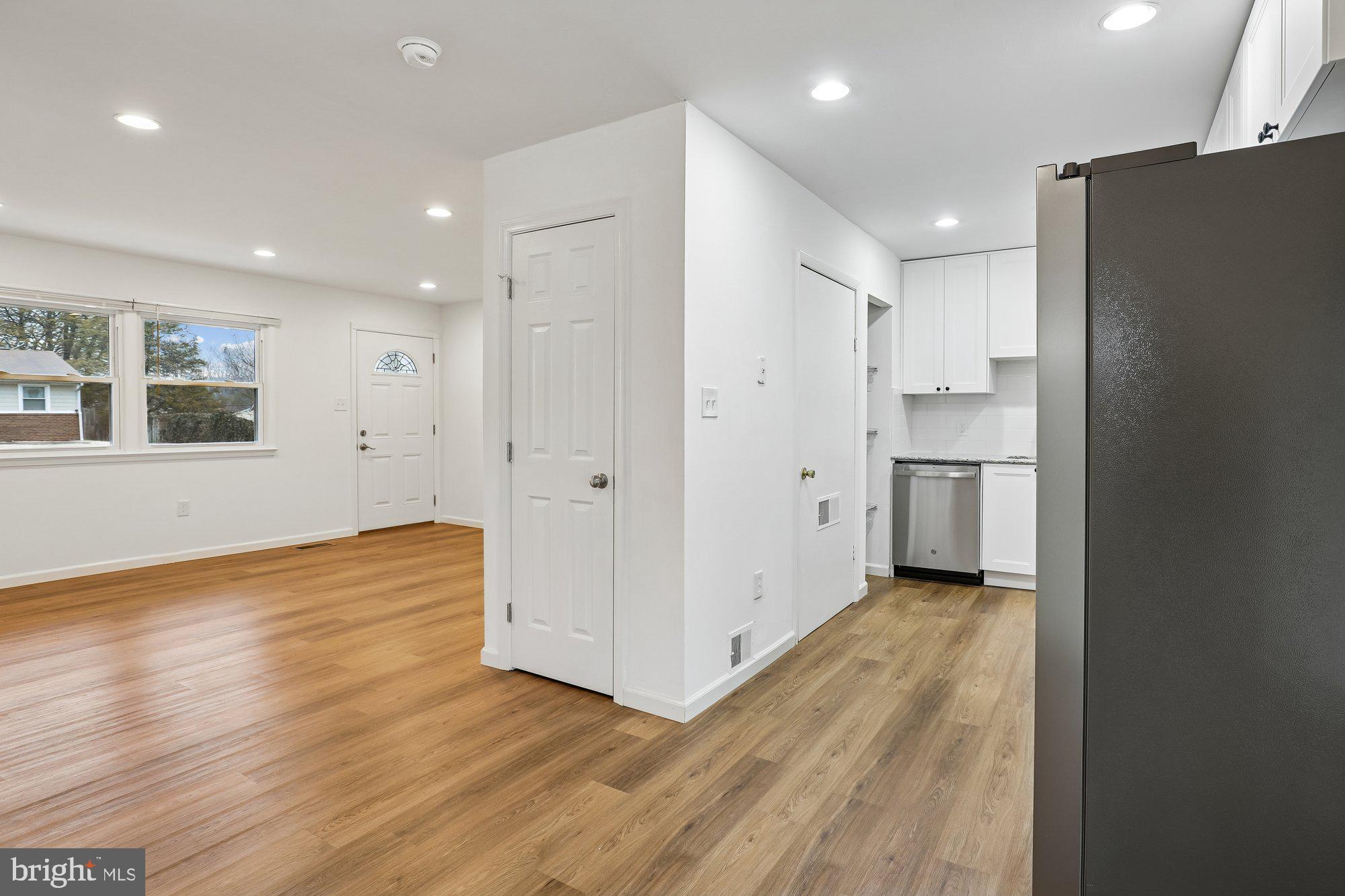 13208 Haddock Road Woodbridge, VA 22193 - Photo 6 of 19 Dining Area