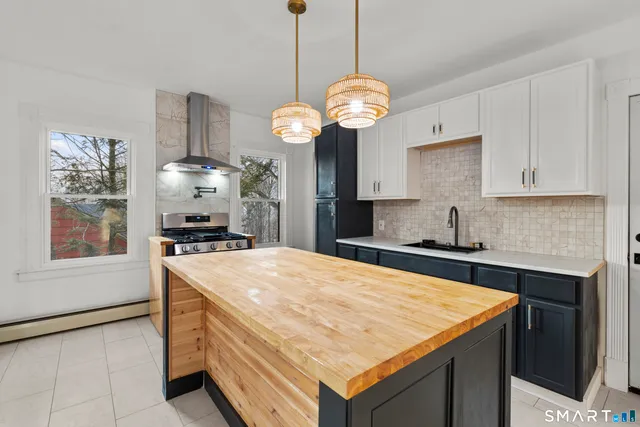 a very nice looking kitchen with a stove