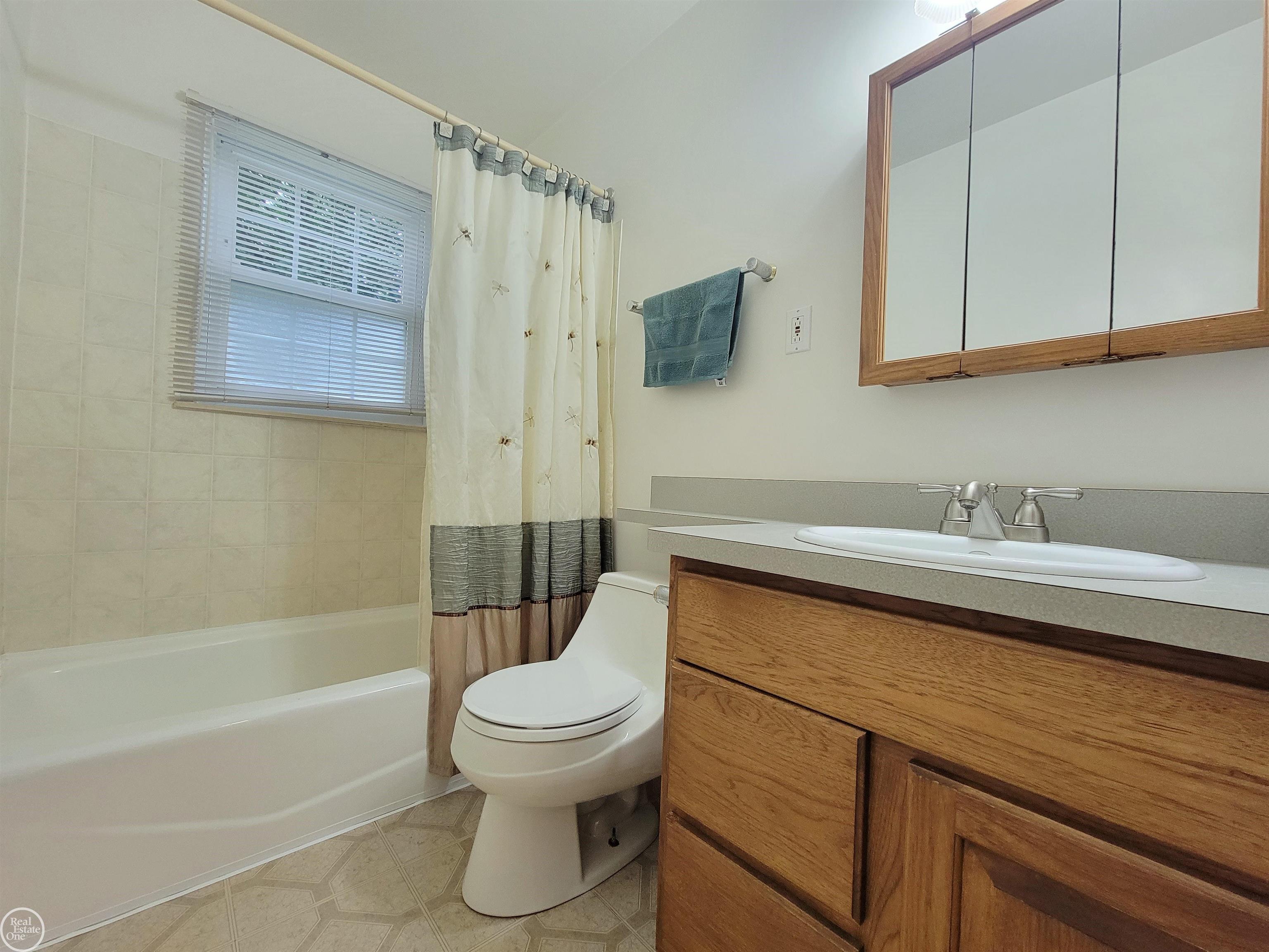 55201 Hayes Road Utica, MI 48315 - Photo 9 of 27 50092751-8.JPG