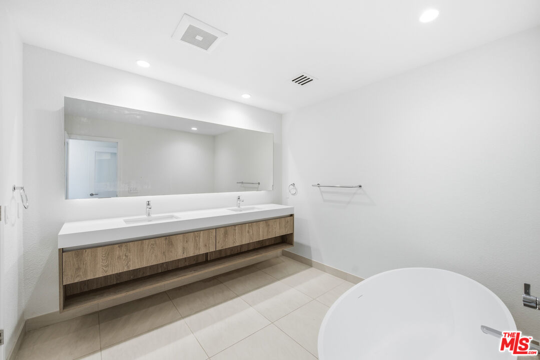 6487 Cavalleri Road, Unit 309 Malibu, CA 90265 - Photo 7 of 8 Gallery Image 7
