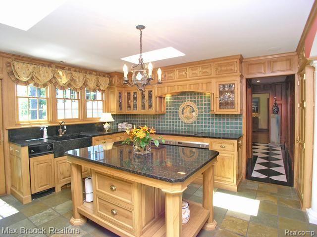 1462 Inwoods Cir Court Bloomfield Hills, MI 48302 - Photo 12 of 25 Kitchen