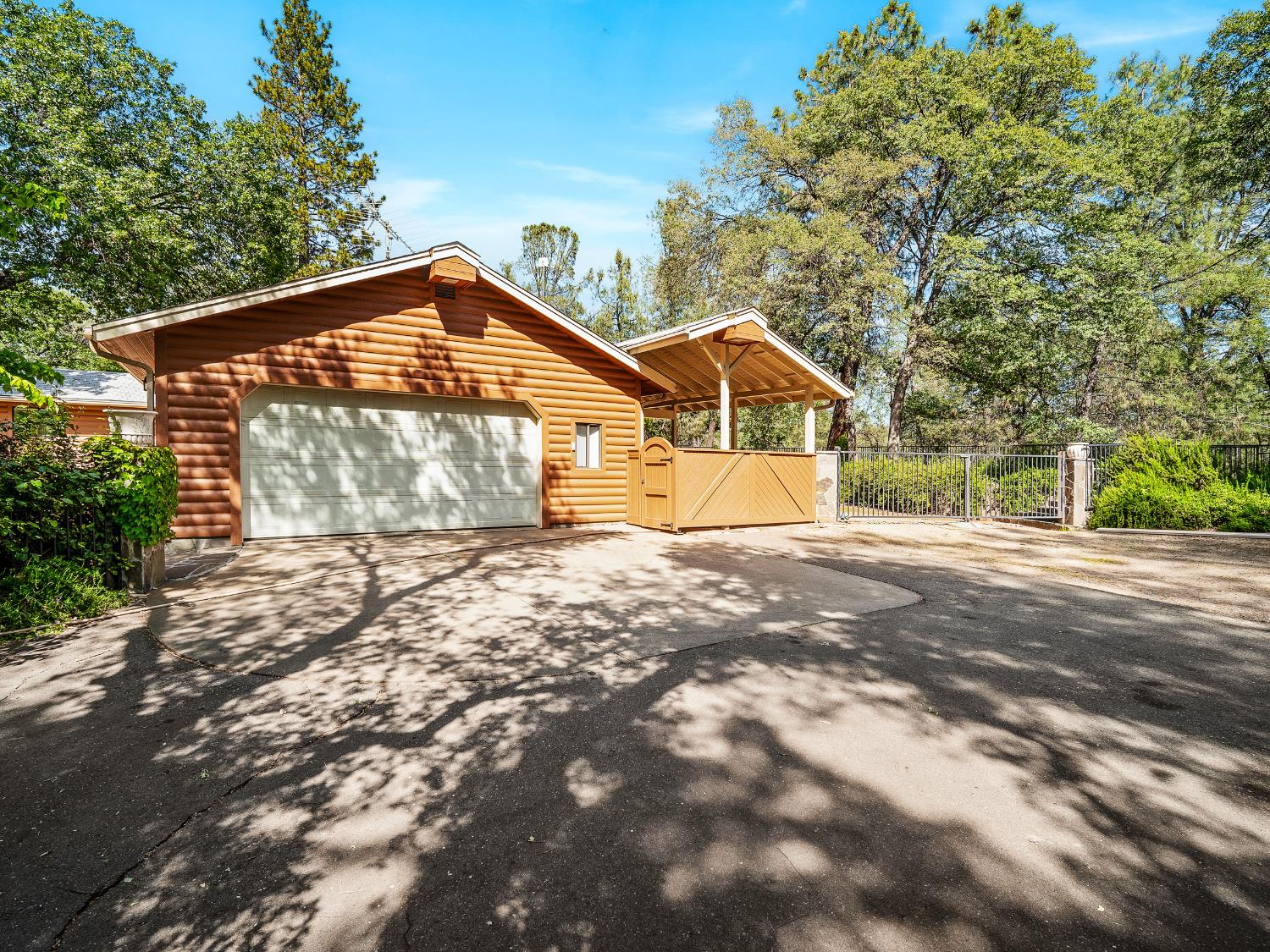 6460 Claim Street Placerville, CA 95667 - Photo 4 of 86 a front view of a house with a yard