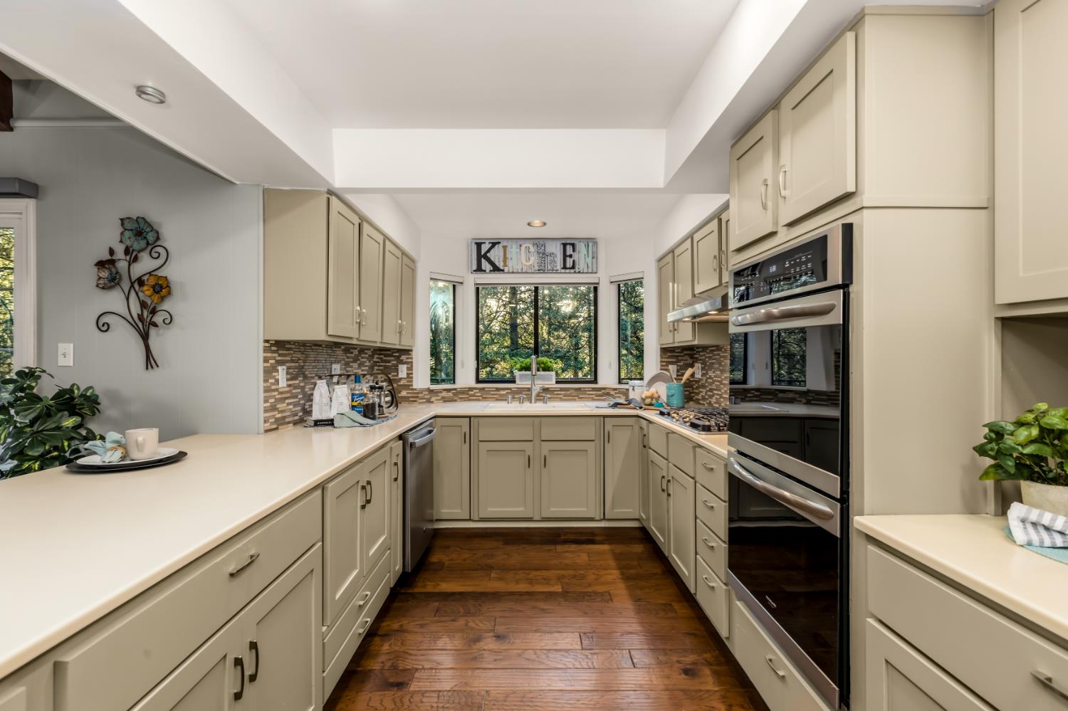 17082 Alioto Drive Grass Valley, CA 95949 - Photo 17 of 42 two ovens and bay window over sink