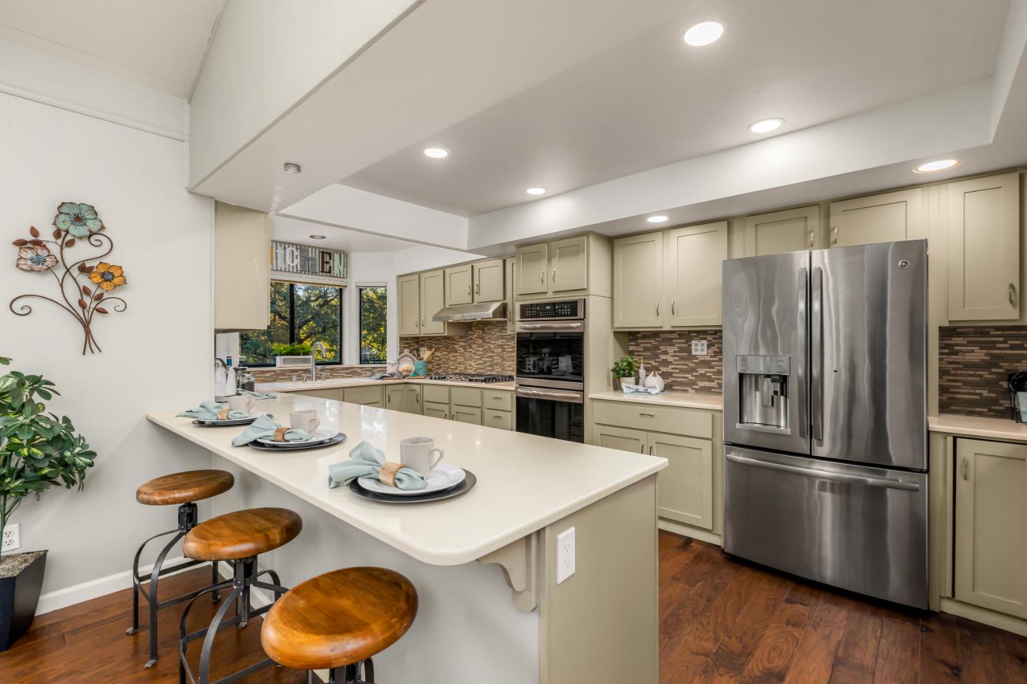 17082 Alioto Drive Grass Valley, CA 95949 - Photo 4 of 42 SS appliances and full glass backsplash