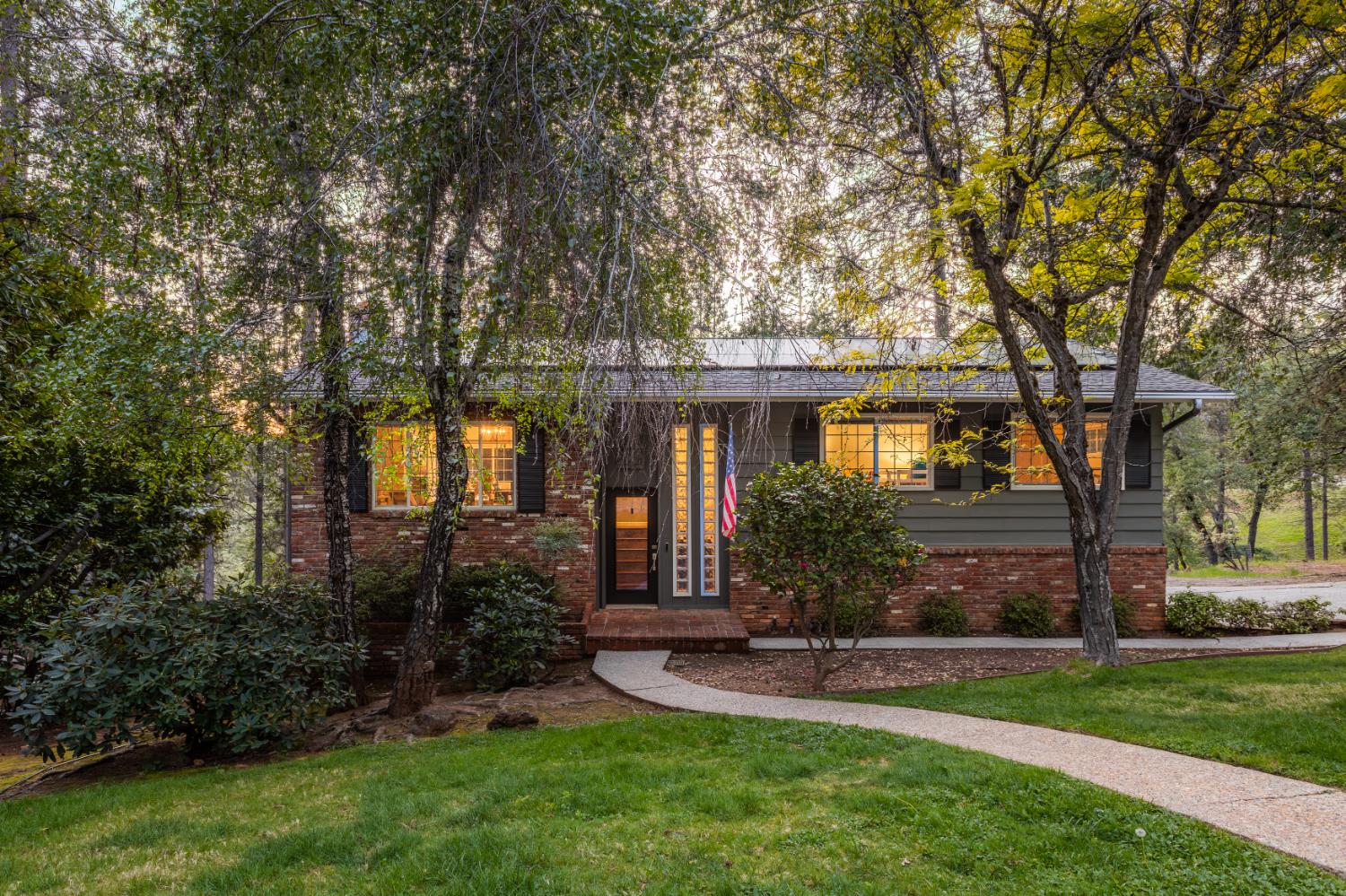 17082 Alioto Drive Grass Valley, CA 95949 - Photo 8 of 42 Freshly painted in and out