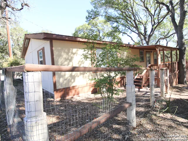 $1,195 | 12095 Park Road 37, Unit B, Lakehills, TX 78063