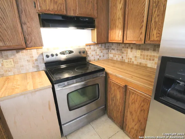 $1,120 | 12095 Park Road 37, Unit B, Lakehills, TX 78063