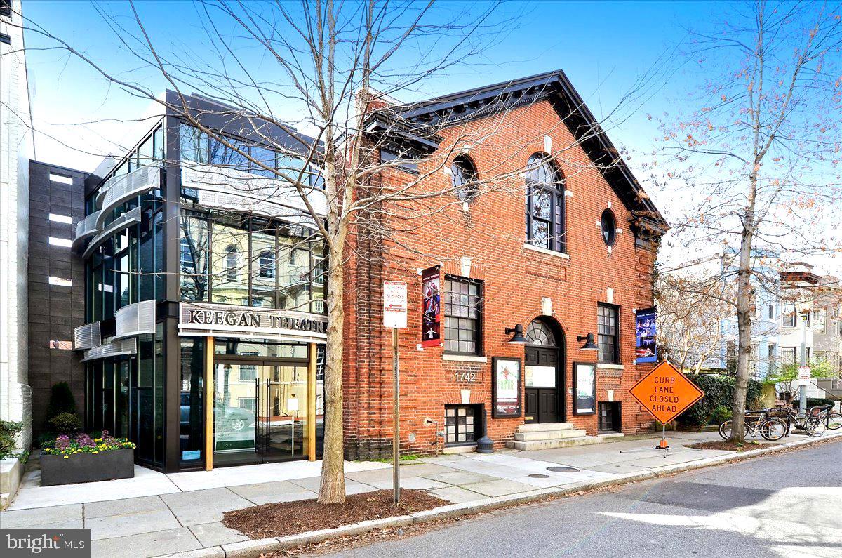 2370 Champlain Street Northwest, Unit 35 Washington, DC 20009 - Photo 47 of 49 a view of a building with a street
