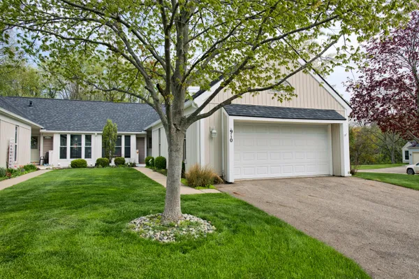 $289,900 | 910 Cherrywood Circle, Portland, MI 48875