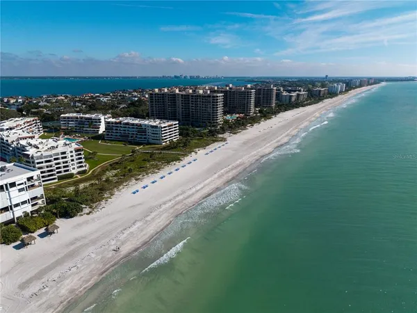 $975,000 | 1425 Gulf Of Mexico Drive, Unit 408, Longboat Key, FL 34228