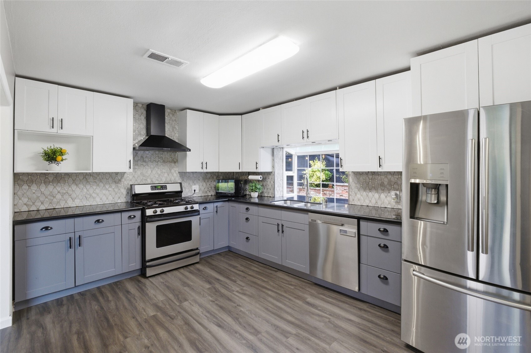 7715 236th Street Southwest Edmonds, WA 98026 - Photo 11 of 33