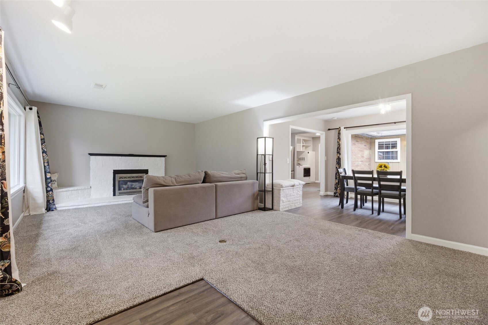 7715 236th Street Southwest Edmonds, WA 98026 - Photo 4 of 33
