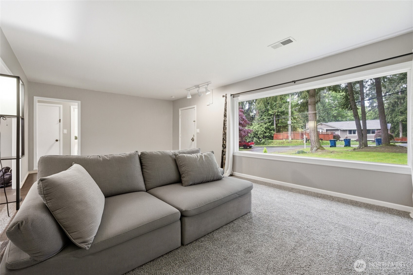 7715 236th Street Southwest Edmonds, WA 98026 - Photo 5 of 33