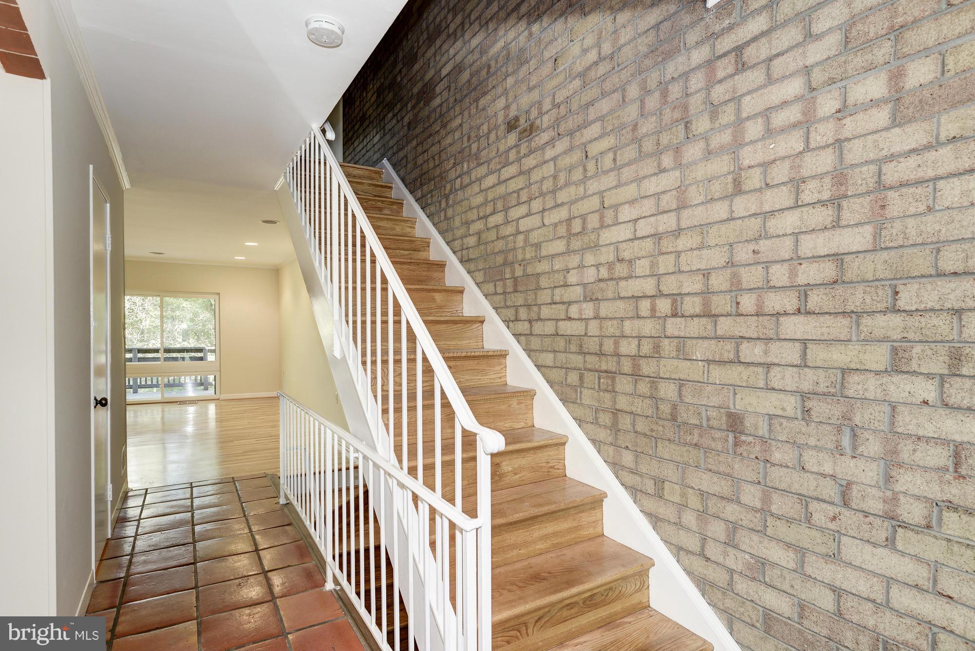 8183 Inverness Ridge Road Potomac, MD 20854 - Photo 2 of 27 Foyer