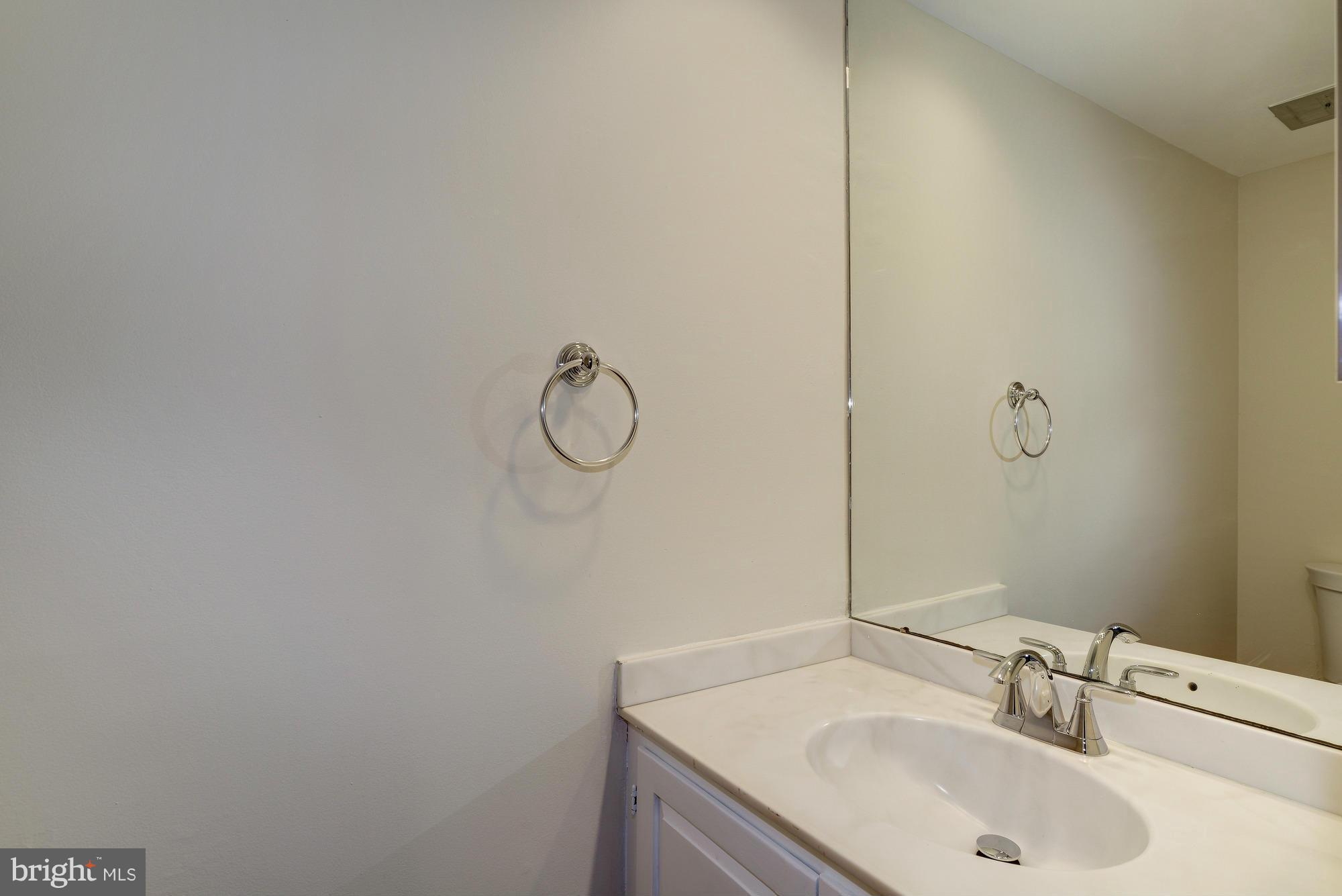 8183 Inverness Ridge Road Potomac, MD 20854 - Photo 11 of 27 Bath