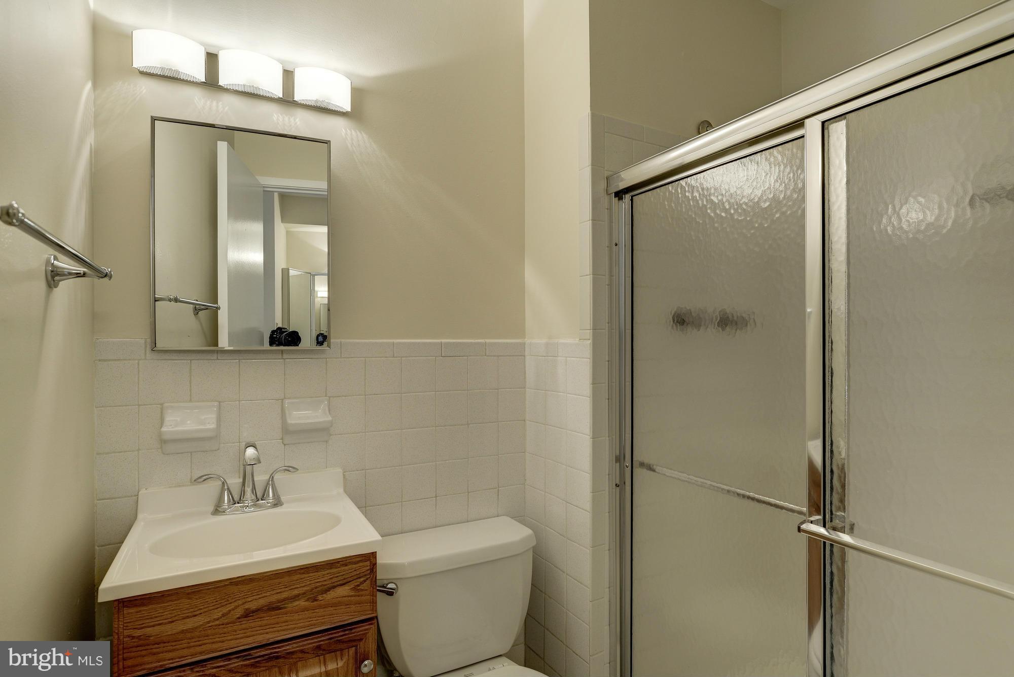 8183 Inverness Ridge Road Potomac, MD 20854 - Photo 15 of 27 Bath (Master)