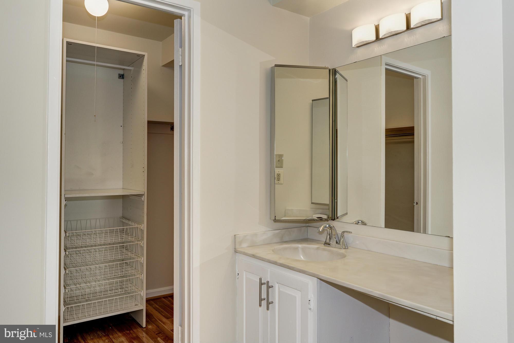 8183 Inverness Ridge Road Potomac, MD 20854 - Photo 16 of 27 Bath (Master)