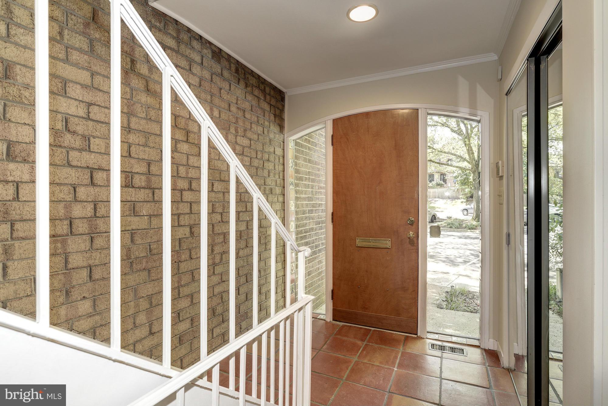 8183 Inverness Ridge Road Potomac, MD 20854 - Photo 3 of 27 Foyer