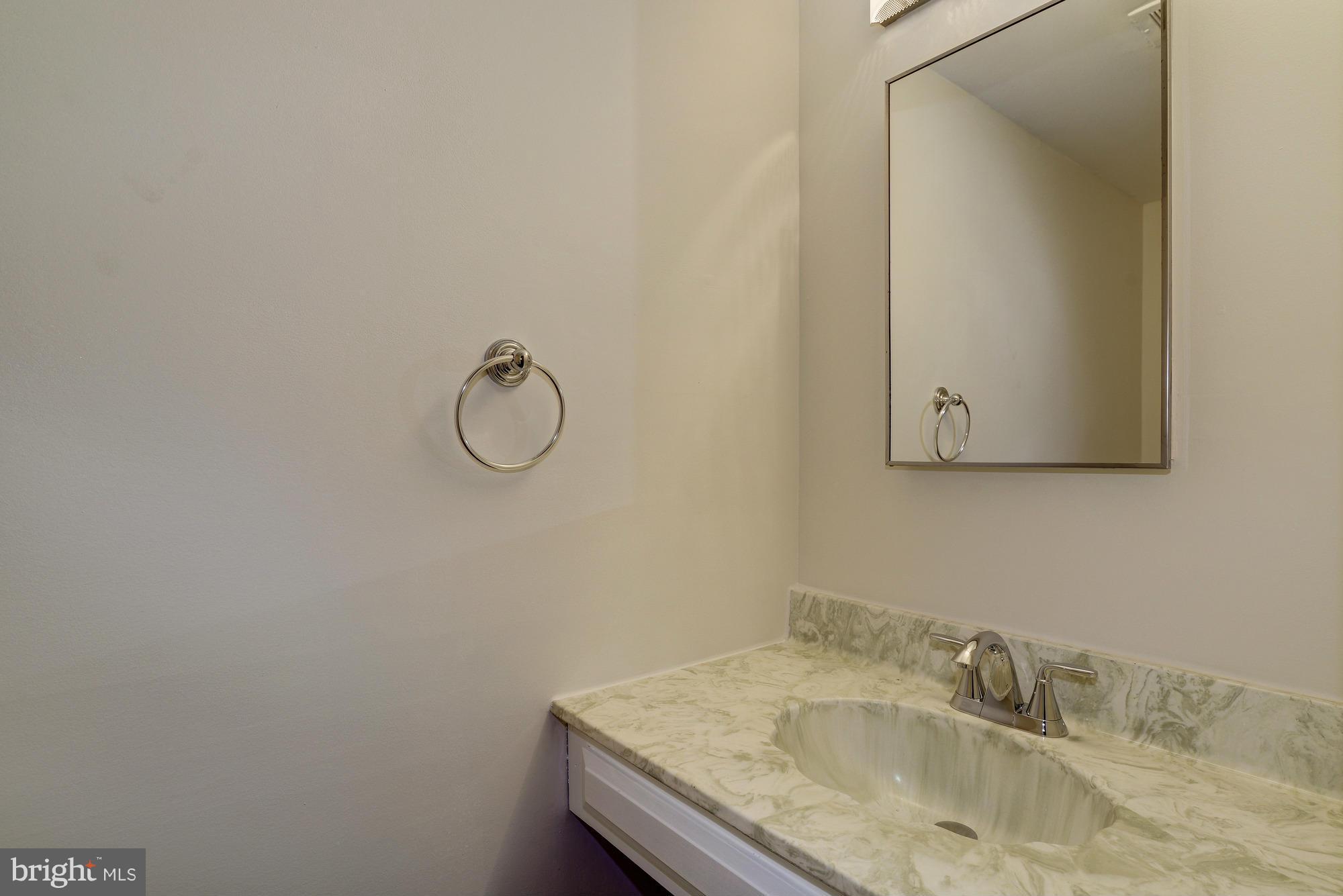 8183 Inverness Ridge Road Potomac, MD 20854 - Photo 23 of 27 Bath