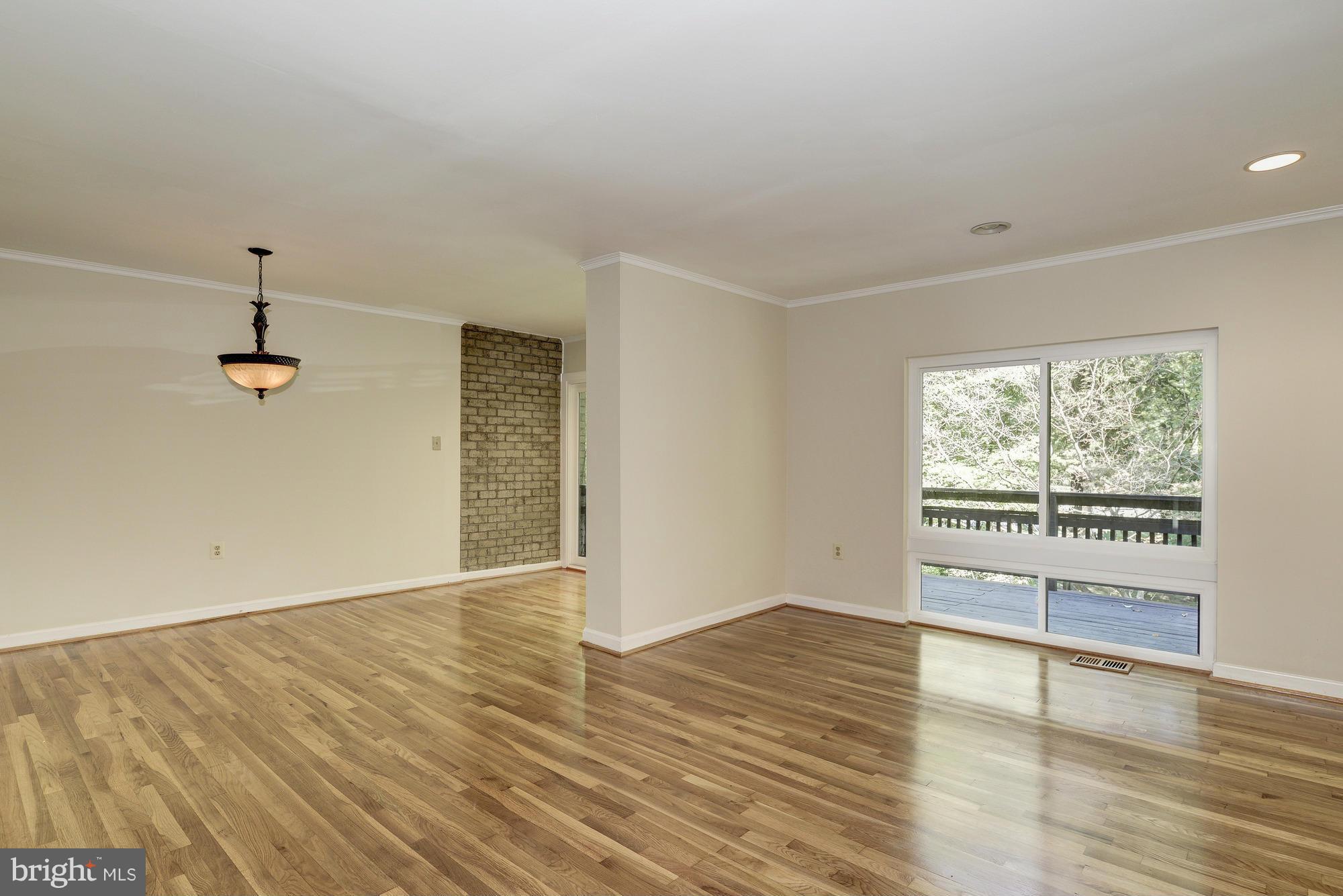8183 Inverness Ridge Road Potomac, MD 20854 - Photo 4 of 27 Living Room