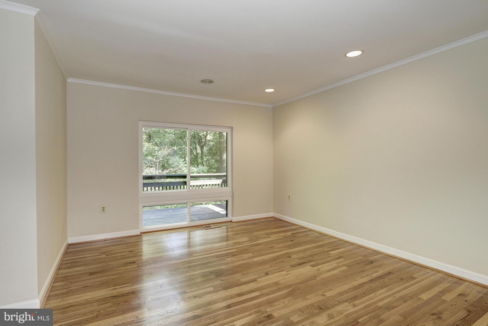 8183 Inverness Ridge Road Potomac, MD 20854 - Photo 5 of 27 Living Room