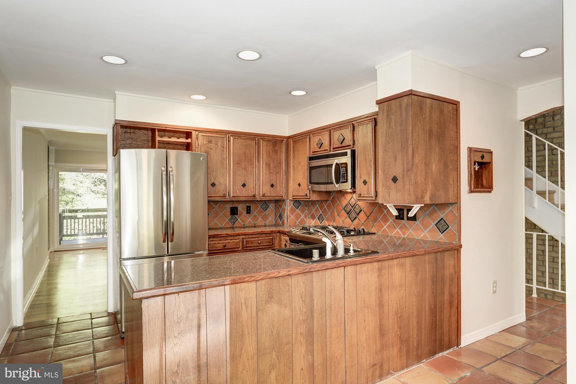 8183 Inverness Ridge Road Potomac, MD 20854 - Photo 9 of 27 Kitchen