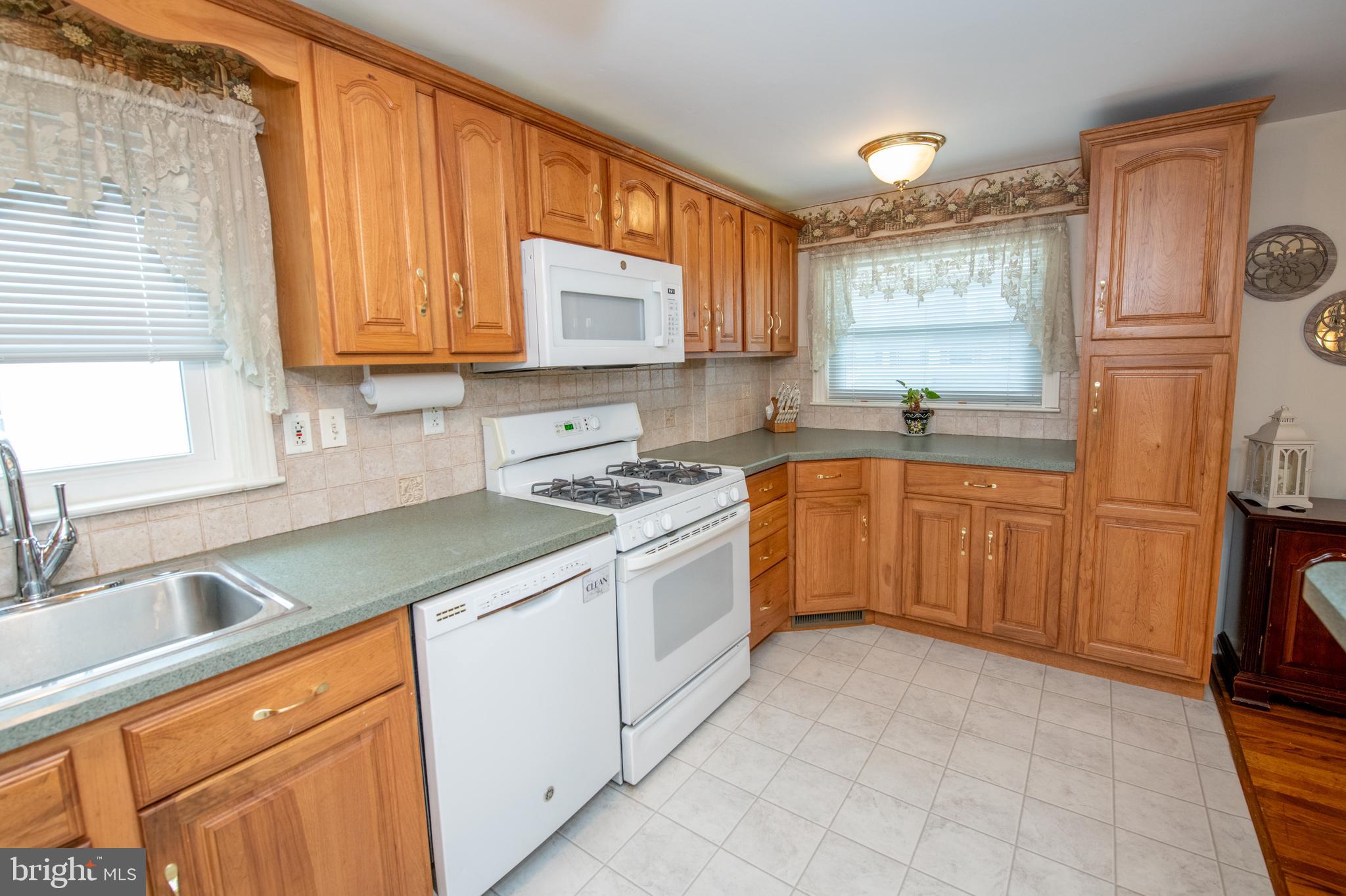 2813 Shelly Road Philadelphia, PA 19152 - Photo 16 of 53 Gallery Image 16