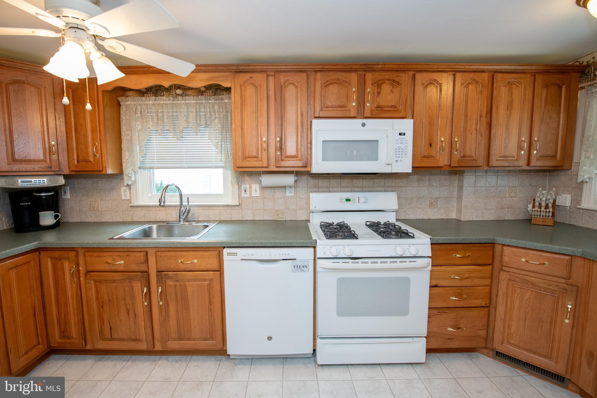 2813 Shelly Road Philadelphia, PA 19152 - Photo 18 of 53 Gallery Image 18