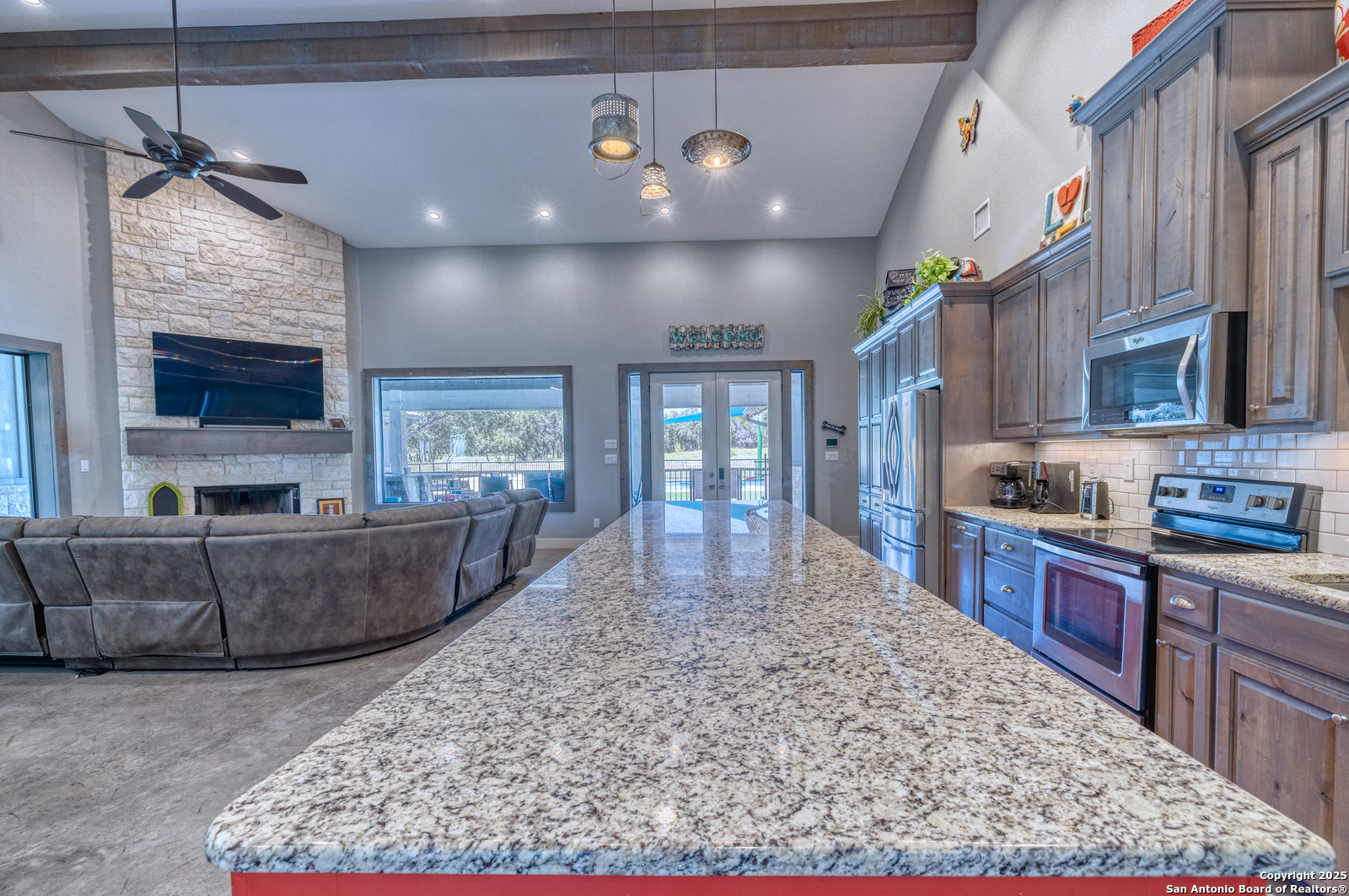989 Mountain Valley Road Concan, TX 78838 - Photo 10 of 35 Gallery Image 10