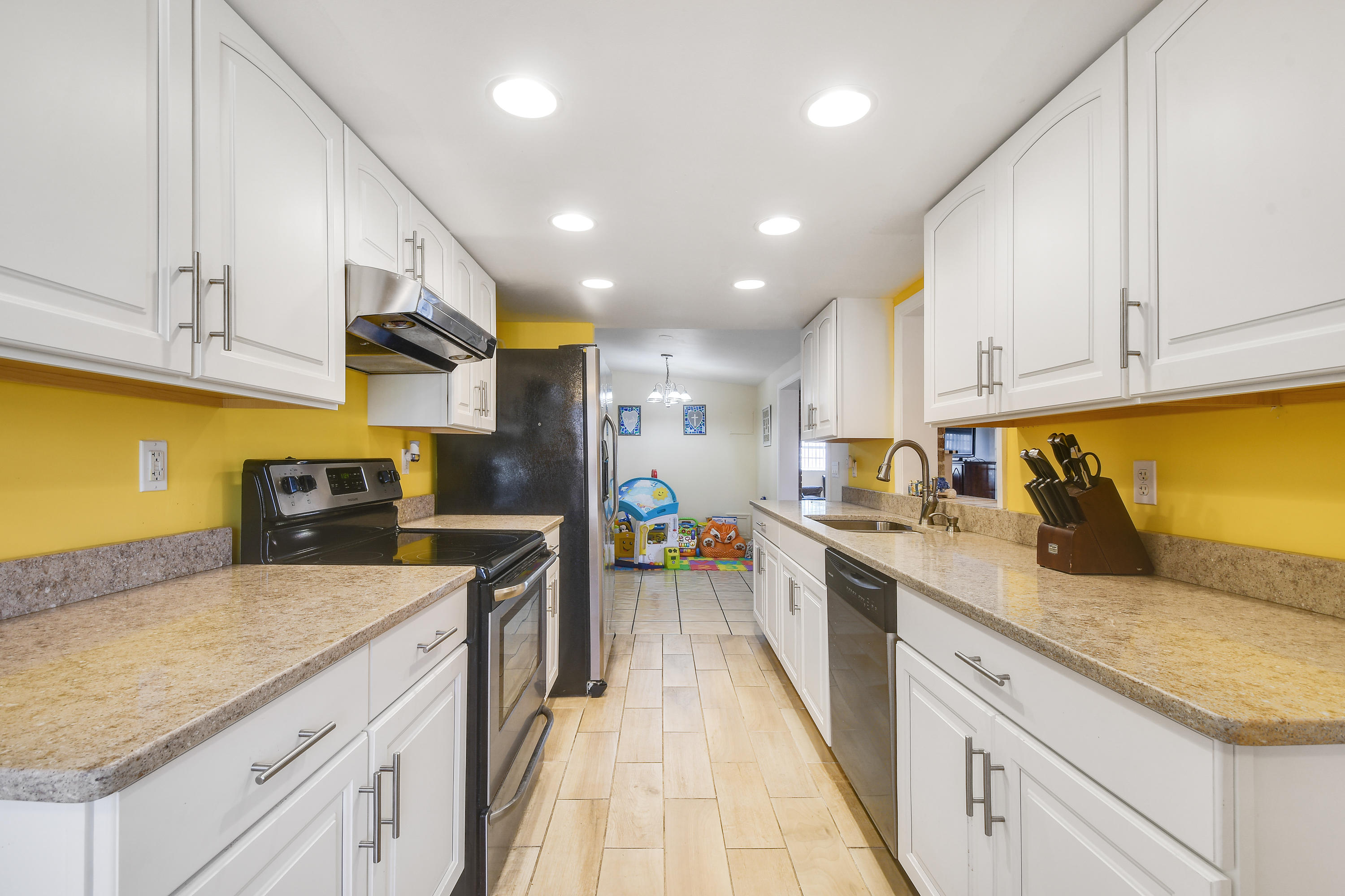 3774 Catalina Road Palm Beach Gardens, FL 33410 - Photo 15 of 29 DSC_2985