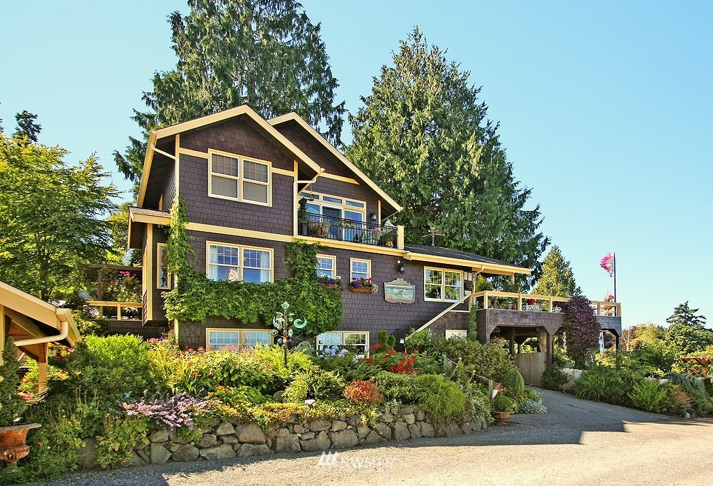 10654 Northeast Valley Road Bainbridge Island, WA 98110 - Photo 1 of 22 Gallery Image 1