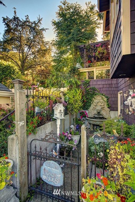 10654 Northeast Valley Road Bainbridge Island, WA 98110 - Photo 2 of 22 Gallery Image 2