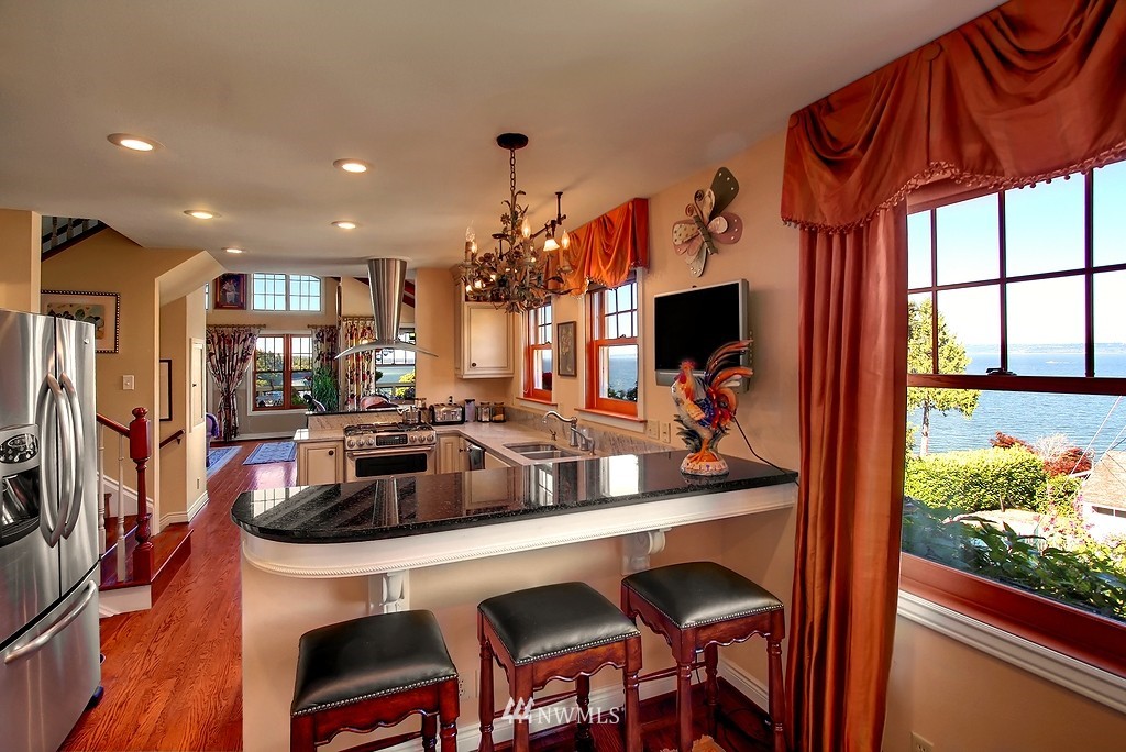 10654 Northeast Valley Road Bainbridge Island, WA 98110 - Photo 13 of 22 Gallery Image 13