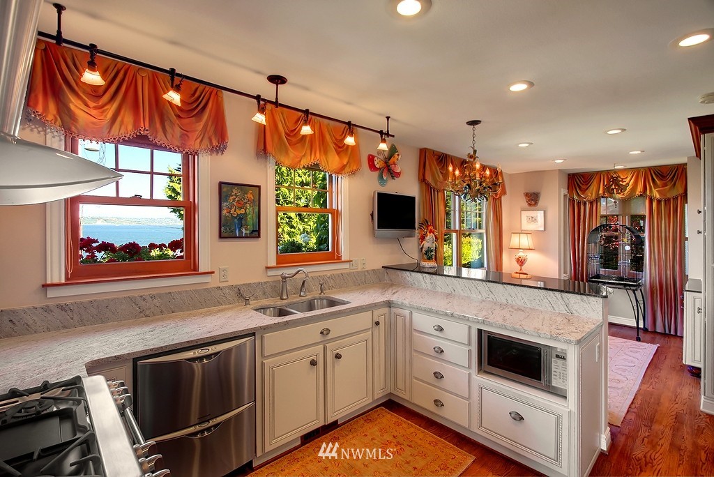 10654 Northeast Valley Road Bainbridge Island, WA 98110 - Photo 14 of 22 Gallery Image 14