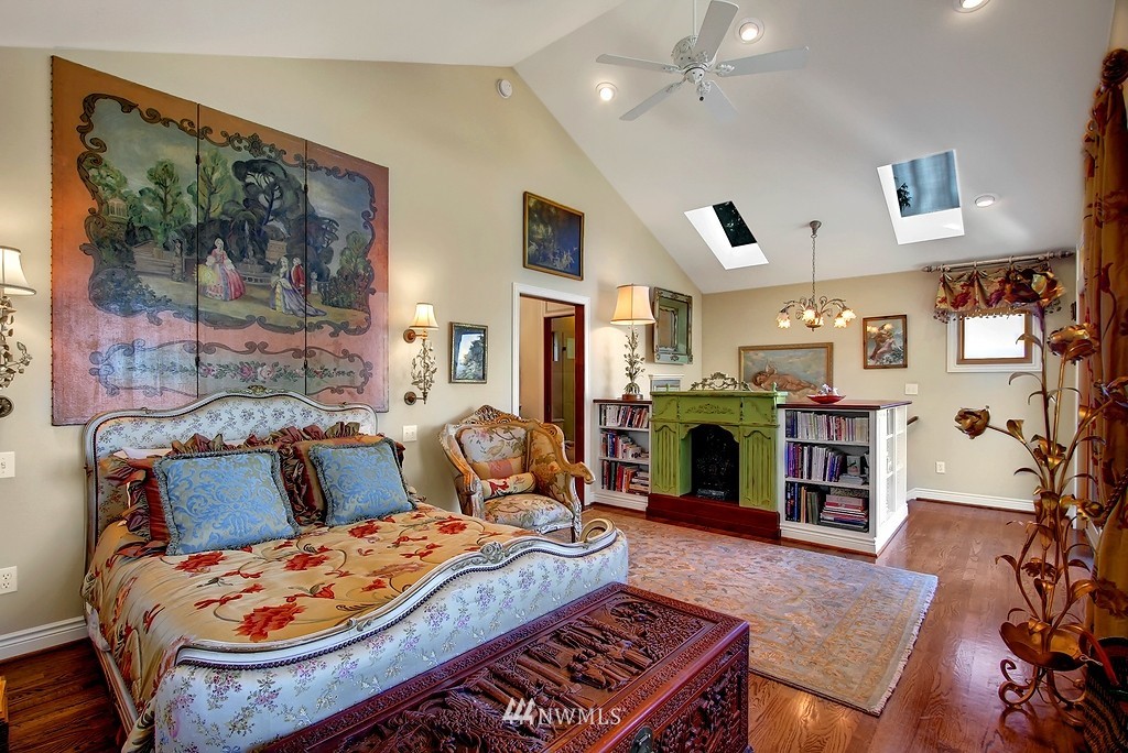 10654 Northeast Valley Road Bainbridge Island, WA 98110 - Photo 15 of 22 Gallery Image 15