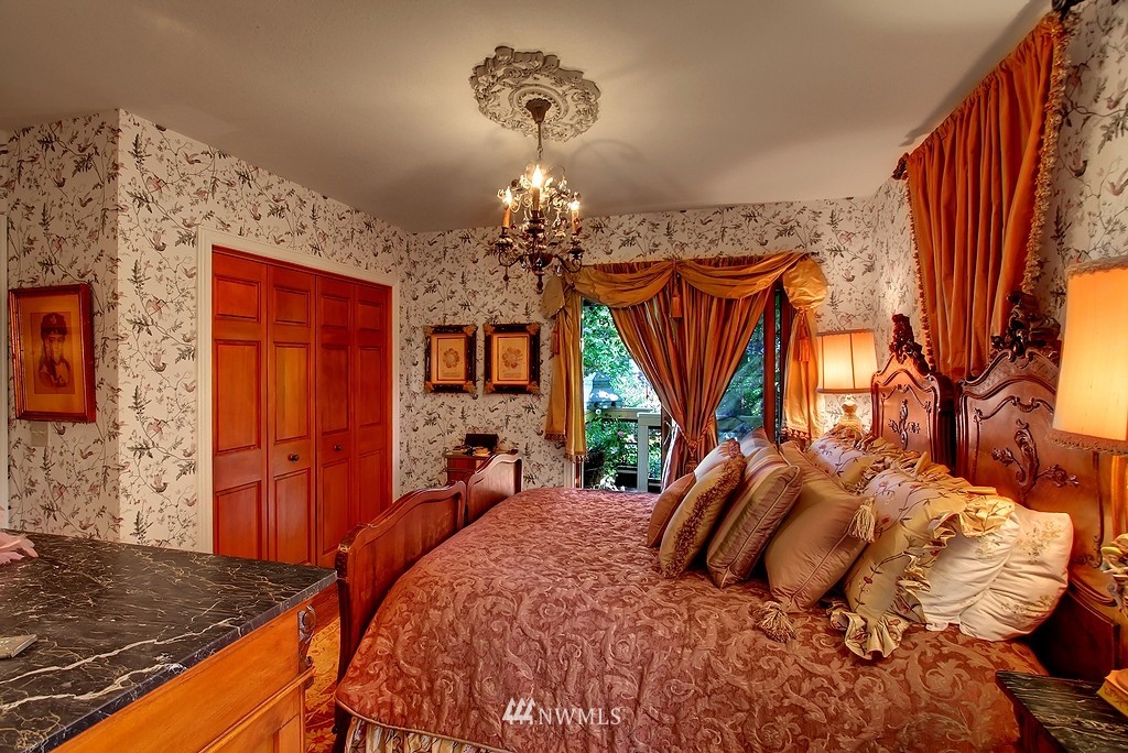 10654 Northeast Valley Road Bainbridge Island, WA 98110 - Photo 18 of 22 Gallery Image 18