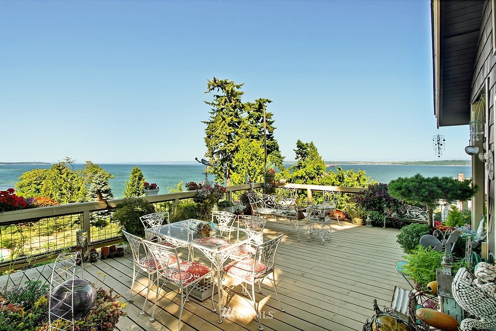 10654 Northeast Valley Road Bainbridge Island, WA 98110 - Photo 4 of 22 Gallery Image 4