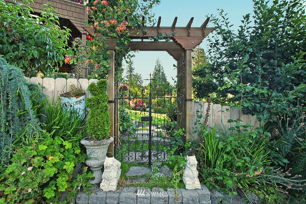 10654 Northeast Valley Road Bainbridge Island, WA 98110 - Photo 8 of 22 Gallery Image 8