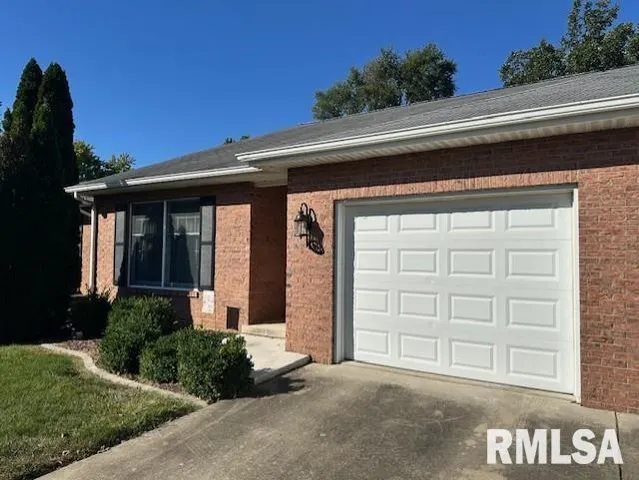 $152,000 | 15 A Shenandoah Avenue, Jacksonville, IL 62650