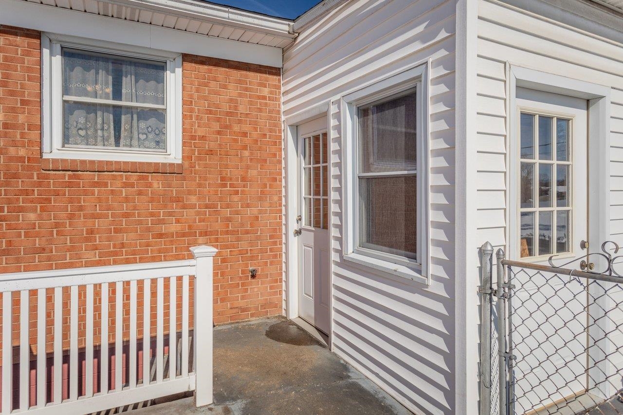 1125 Harman Road Harrisonburg, VA 22802 - Photo 9 of 57 Enclosed Sun Porch