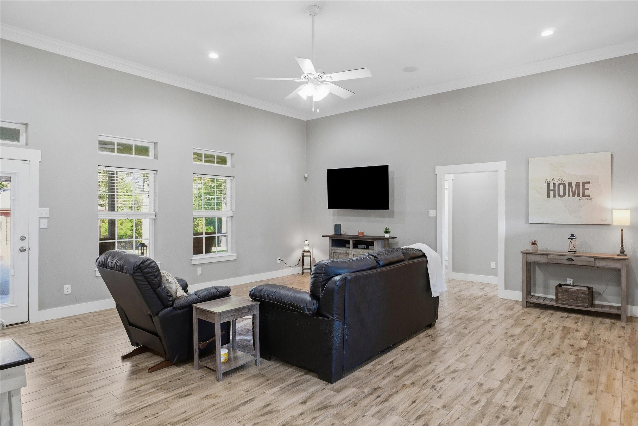 271 Rscr 4269 Emory, TX 75440 - Photo 17 of 48 a living room with furniture and a flat screen tv