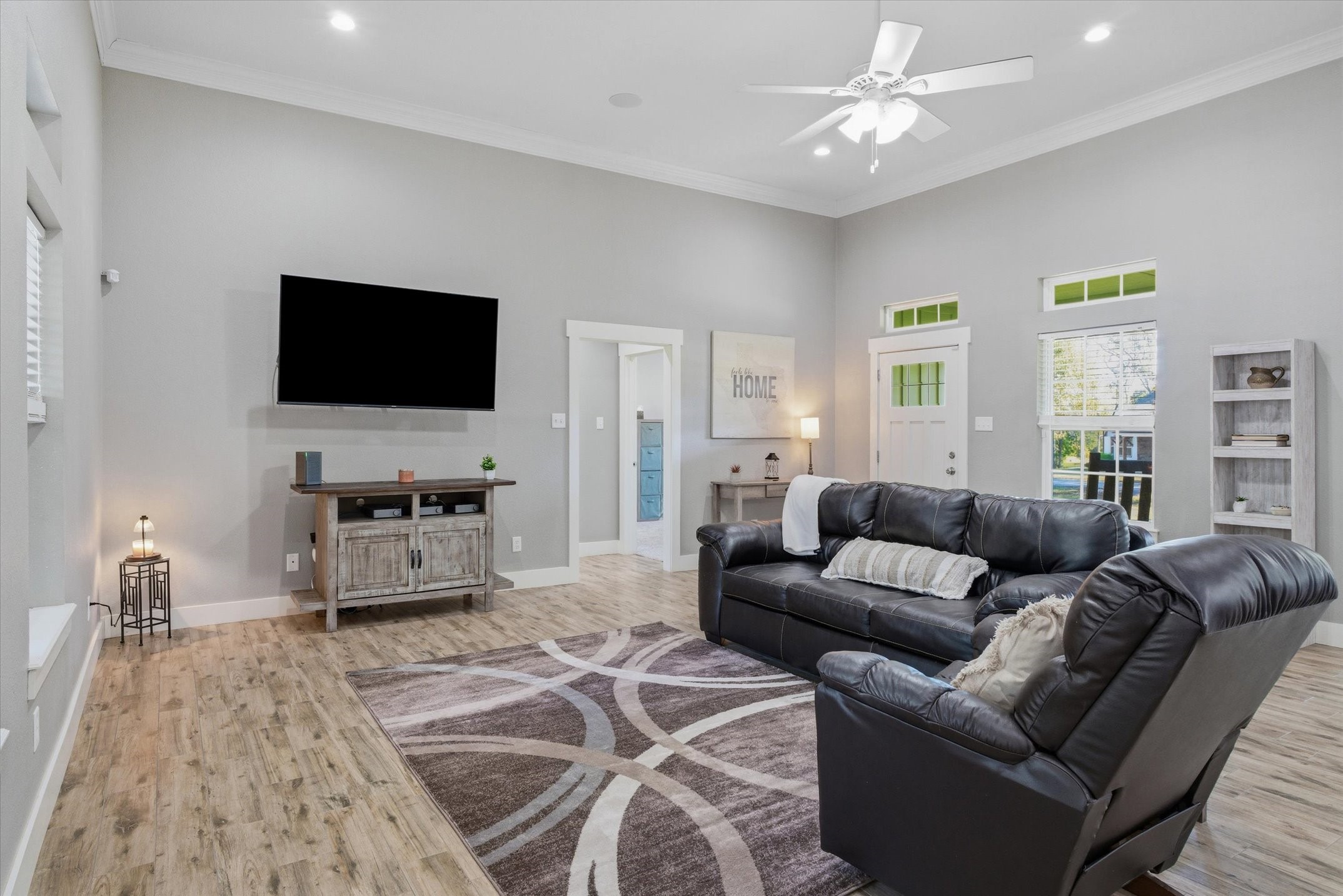 271 Rscr 4269 Emory, TX 75440 - Photo 18 of 48 a living room with furniture and a flat screen tv