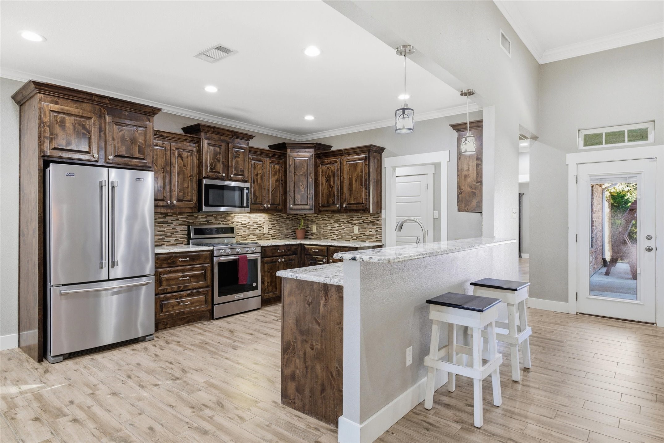 271 Rscr 4269 Emory, TX 75440 - Photo 20 of 48 a kitchen with granite countertop stainless steel appliances a refrigerator a stove top oven and a center island