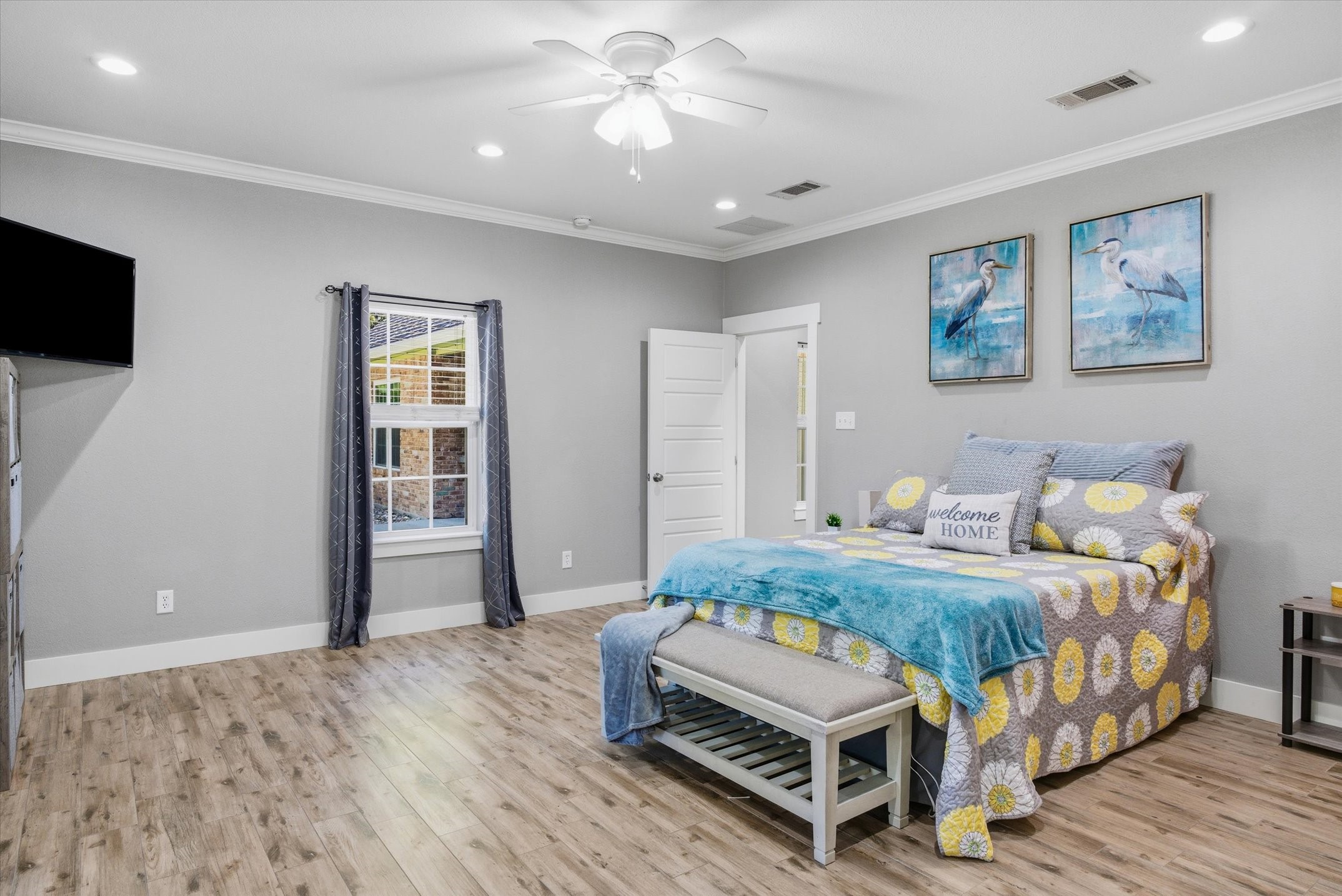 271 Rscr 4269 Emory, TX 75440 - Photo 26 of 48 a bedroom with a bed and a flat screen tv