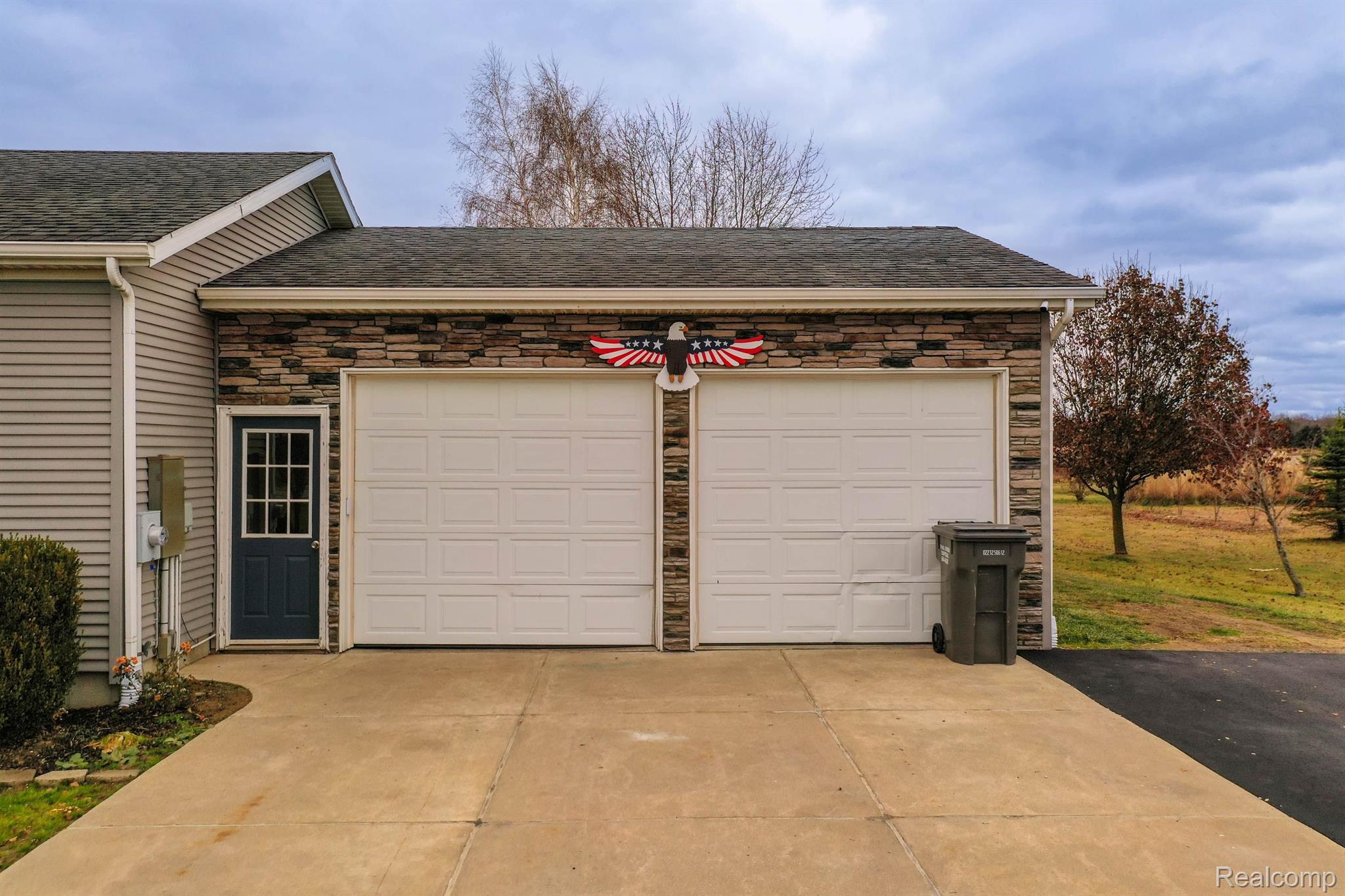 7446 North Lapeer Road Fostoria, MI 48435 - Photo 3 of 41 Garage