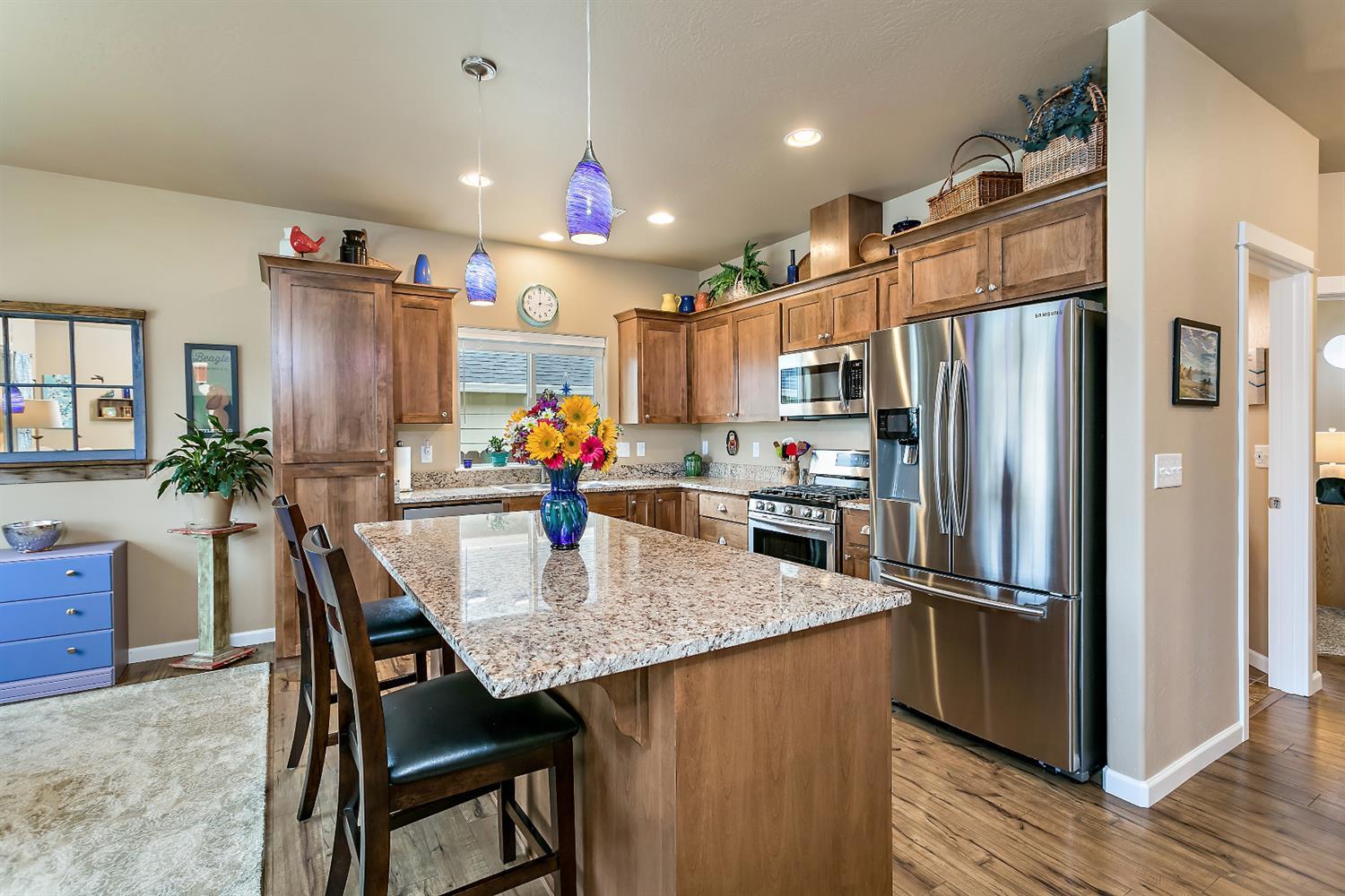 118 Suncrest Road Talent, OR 97540 - Photo 7 of 23 Breakfast bar on the kitchen island.