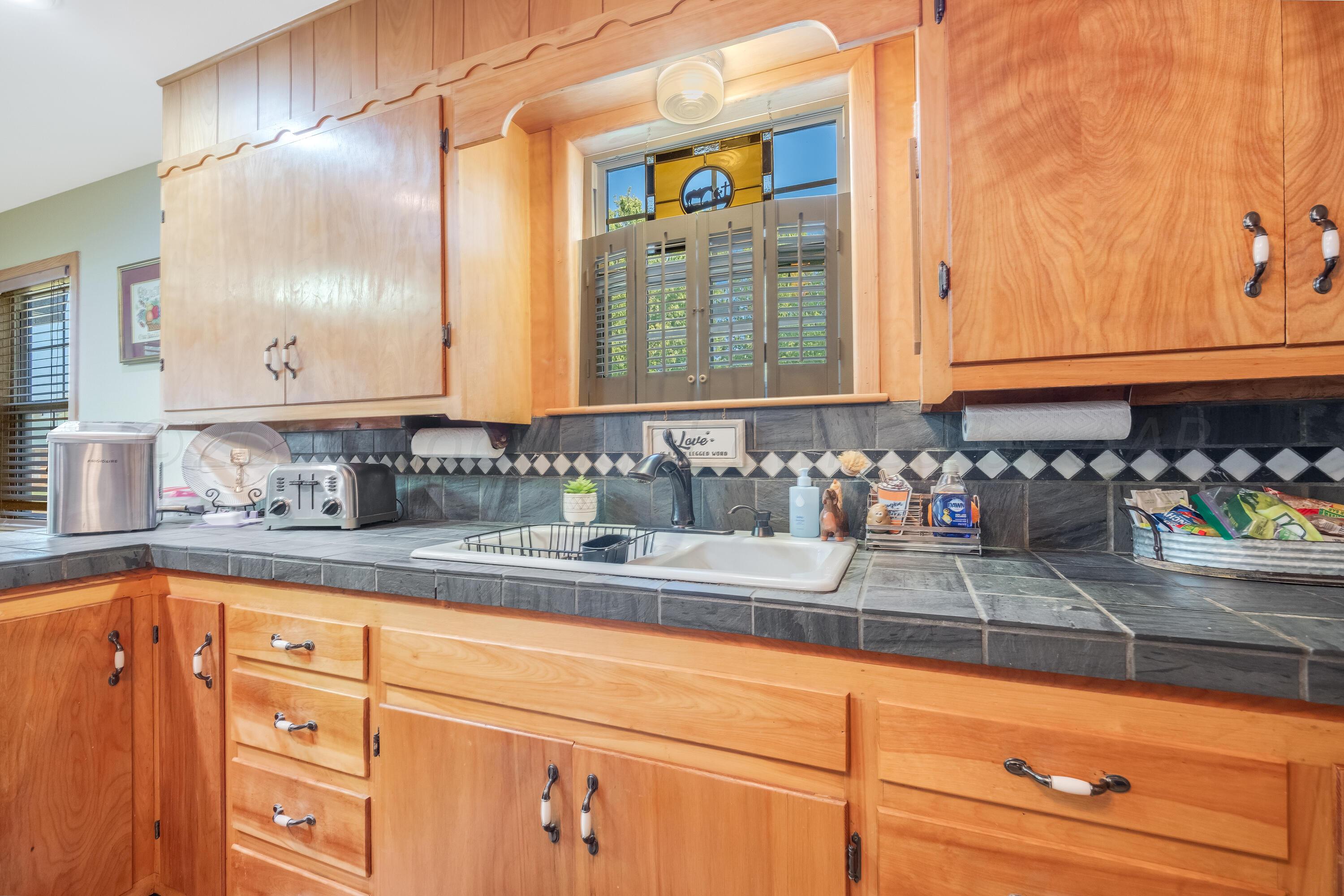 511 Cheyenne Street Wheeler, TX 79096 - Photo 14 of 45 a kitchen with granite countertop a sink and cabinets